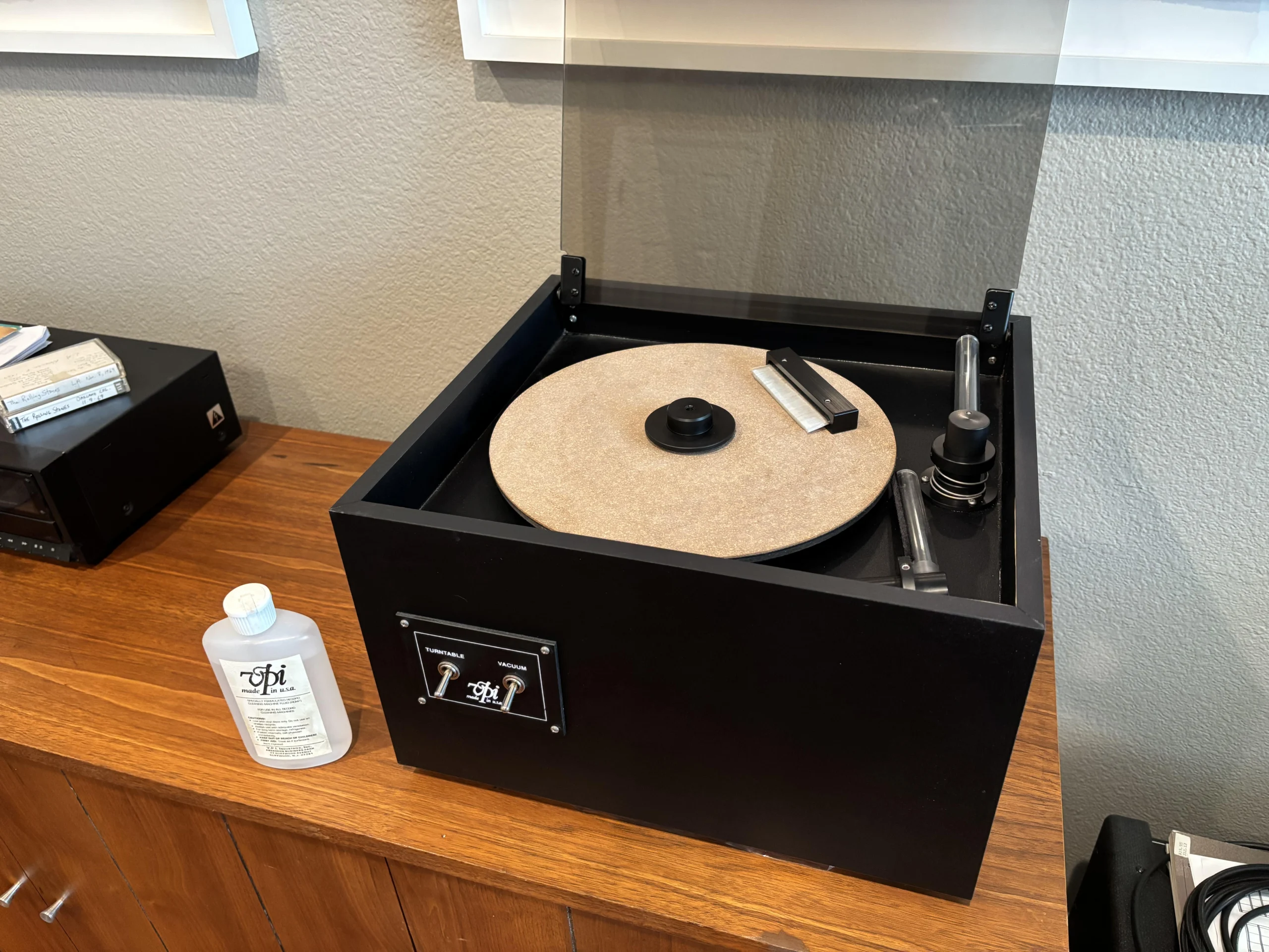 VPI record cleaning machine removing dirt from vinyl record