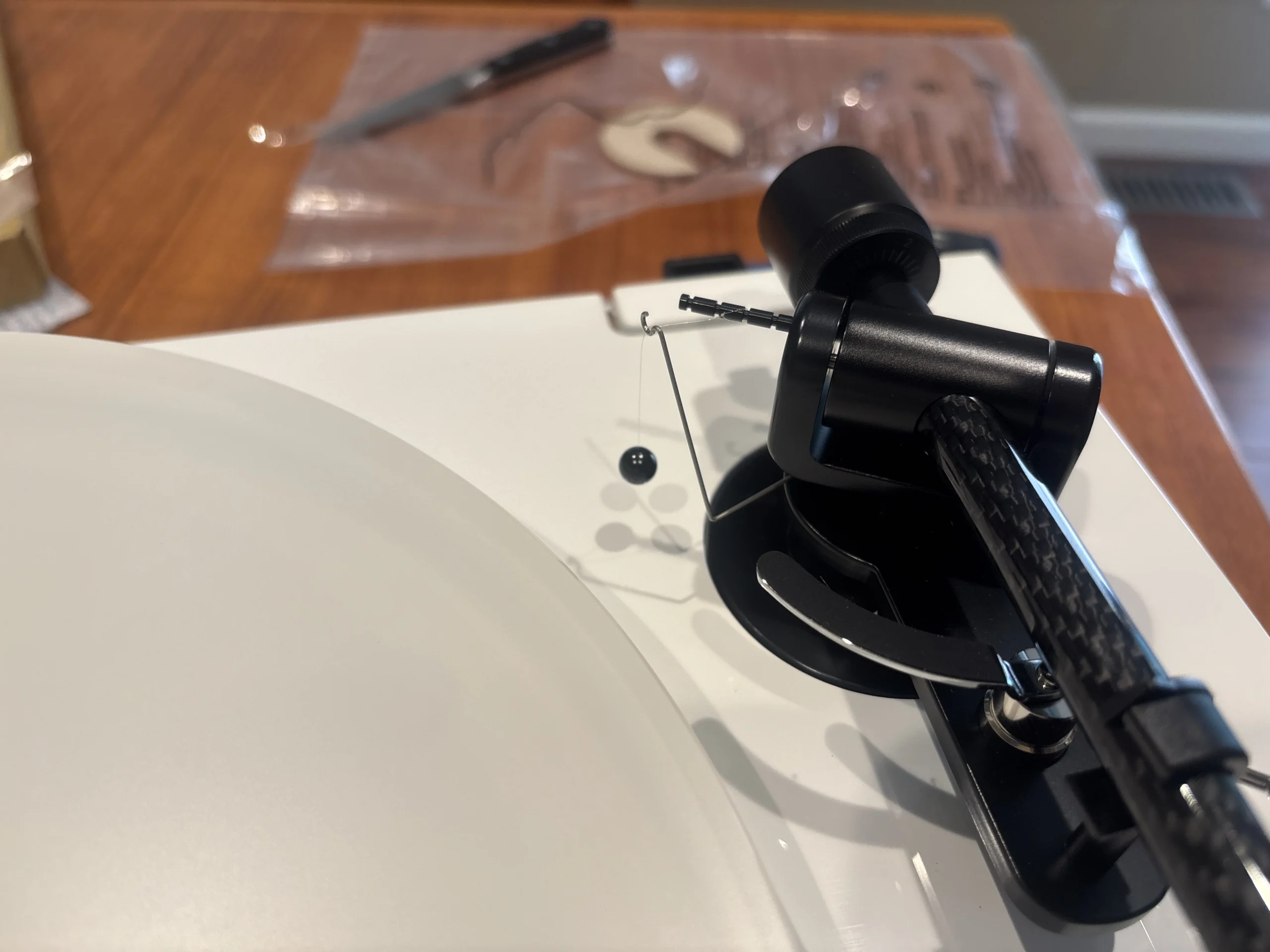 Hanging weight anti-skate mechanism