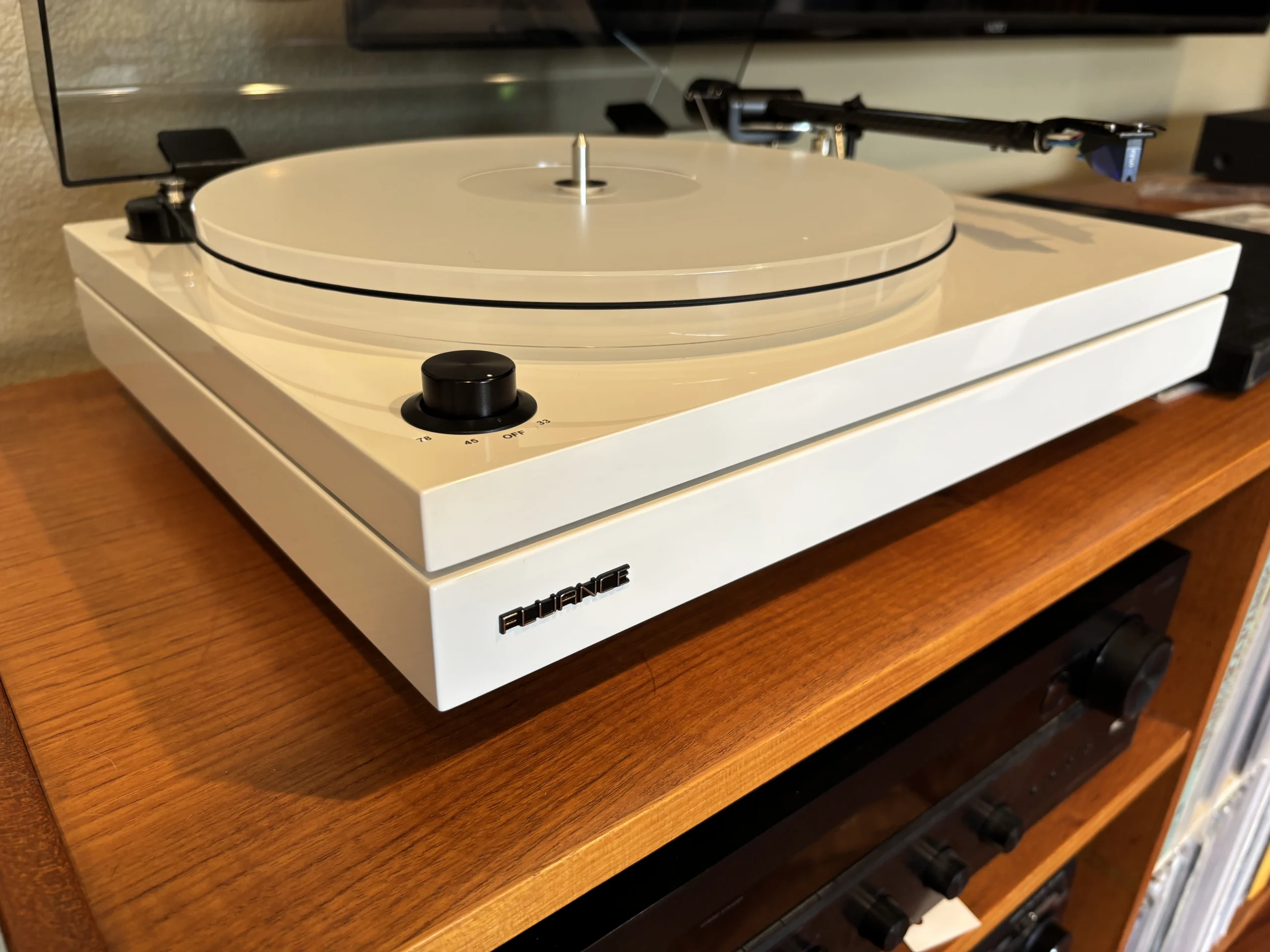 Close-up of the Fluance RT87 dual-plinth design highlighting separated motor and tonearm platforms for improved vibration isolation